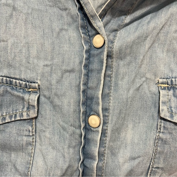 Lane Bryant Light Wash Denim Button Down 14/16 - Picture 2 of 5